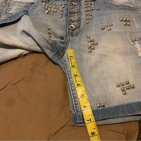 Denim shorts with studs - Picture 4 of 9